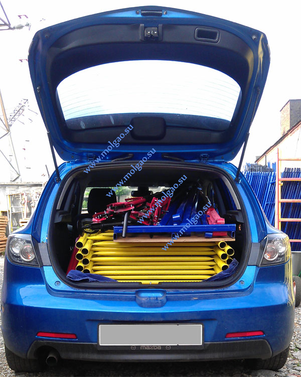 Вышка-тура ВСП-250-0.7 6.3м со стабилизаторами в автомобиле Mazda3. Фото 2 Мольгао