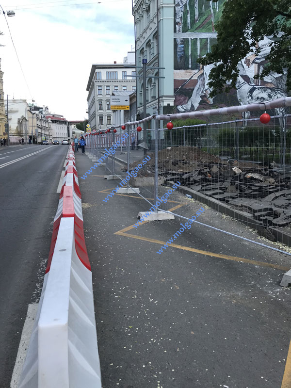 Инвентарные ограждения Мольгао на улице Остоженка в Москве. Фото 9