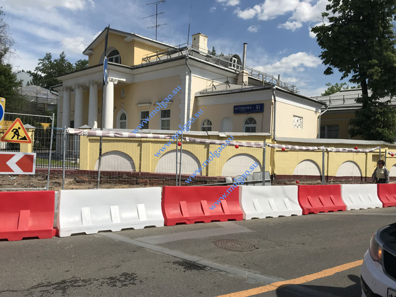 Инвентарные ограждения Мольгао на улице Остоженка в Москве. Фото 10