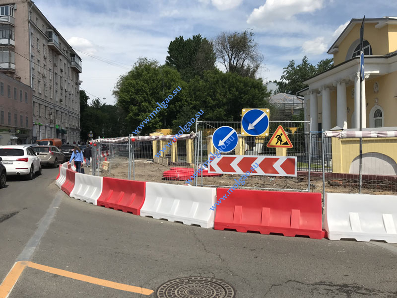 Инвентарные ограждения Мольгао на улице Остоженка в Москве. Фото 11