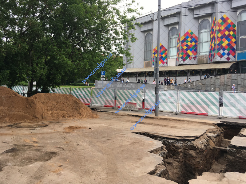 Ограждения Мольгао (тип 1) у киноцентра на Красной Пресне в Москве