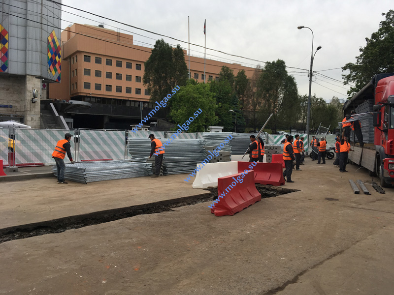 Ограждения Мольгао (тип 1) у киноцентра на Красной Пресне в Москве