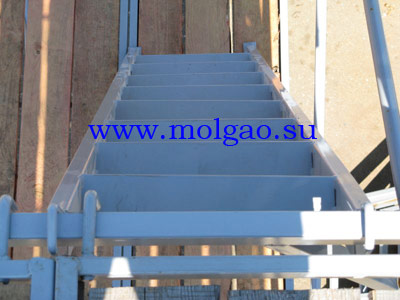 строительные леса А-48 - лестница с широкими ступенями (ракурс 3)